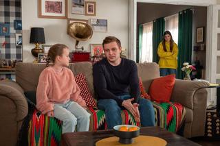 Barwy szczęścia odc. 3017. Hubert (Marek Molak), Marysia (Nina Szumowska), Agata (Natalia Zambrzycka)