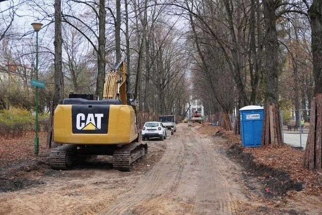 Główne wejście do Parku Planty zagrodzone