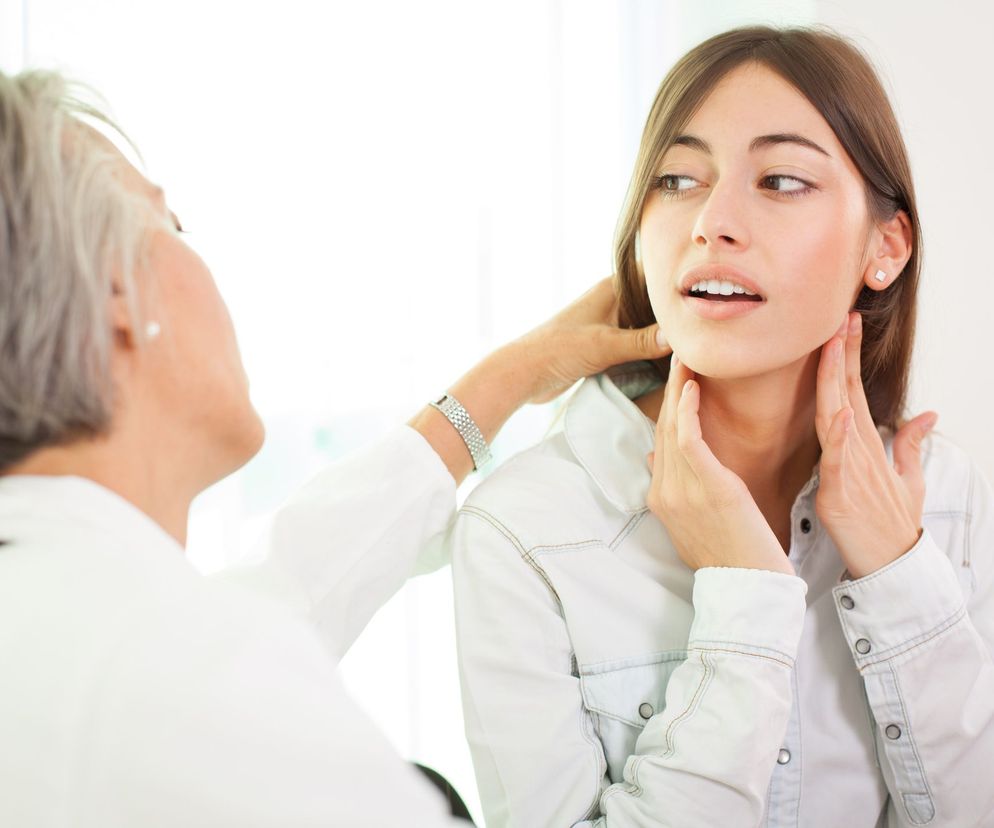 Jakie są przyczyny i objawy poporodowego zapalenia tarczycy? Jak przebiega leczenie?