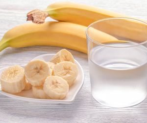 Biorę banany i tę aromatyczną przyprawę. Ten napar zapewnia dobry sen i spokojną noc 