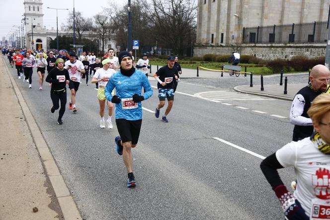 Bieg na Piątkę 2024, Warszawa - zdjęcia. Biegłeś? Szukaj się w galerii!