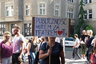 Protest w Teatrze Polskim we Wrocławiu. Nie chcą nowego dyrektora [WIDEO, GALERIA, AUDIO]
