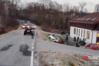 Volvo wpadło w poślizg i wylądowało w przydrożnym rowie