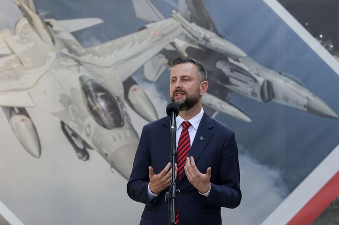 Szef MON wręczył odznaczenia żołnierzom