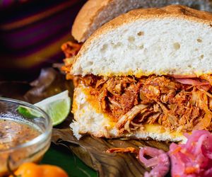 Tę kanapkę pokochali w Meksyku. Idealnie soczysta, chrupiąca i kremowa