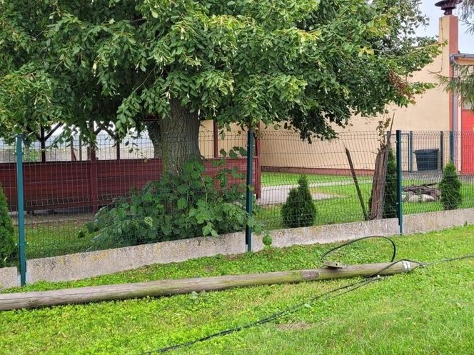 Skosił kombajnem… słupy telefoniczne. Policjanci z Gostynia ustalili sprawcę