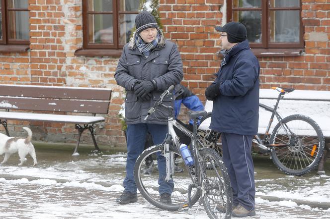 Ojciec Mateusz 11 sezon. Ksiądz Antek (Zbigniew Zamachowski), Mateusz (Artur Żmijewski)