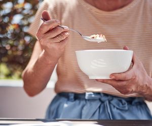  5 błędów żywieniowych typowych po czterdziestce. Popełnia je prawie każdy