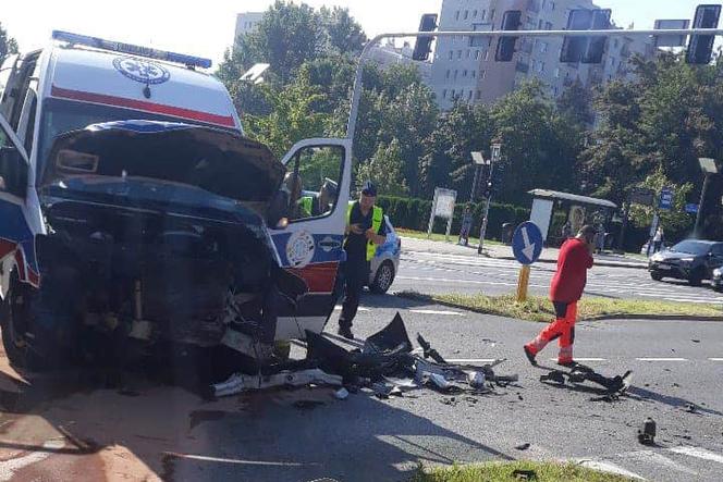 Katowice: Groźny wypadek z udziałem ambulansu. Zawinił kierowca karetki