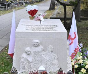 Grób Kornela Morawieckiego na  Powązkach Wojskowych