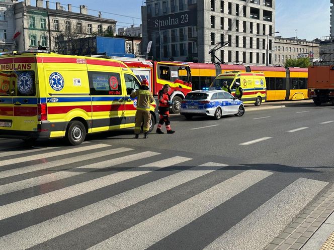 „Otworzyłam oczy, wszyscy leżeli na ziemi”. Szokująca relacja pasażerki. Zderzenie tramwajów w centrum stolicy
