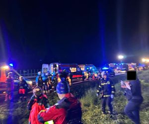 Wypadek autokaru wojskowego na autostradzie A4. Wielka akcja służb ratunkowych [ZDJĘCIA]