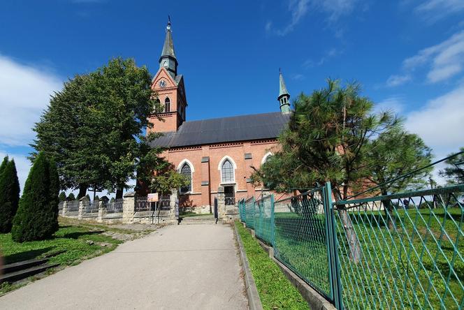 Rodzina zginęła wracając z wakacji. Rozdzierający serce pogrzeb Esterki, Artura i Łucji