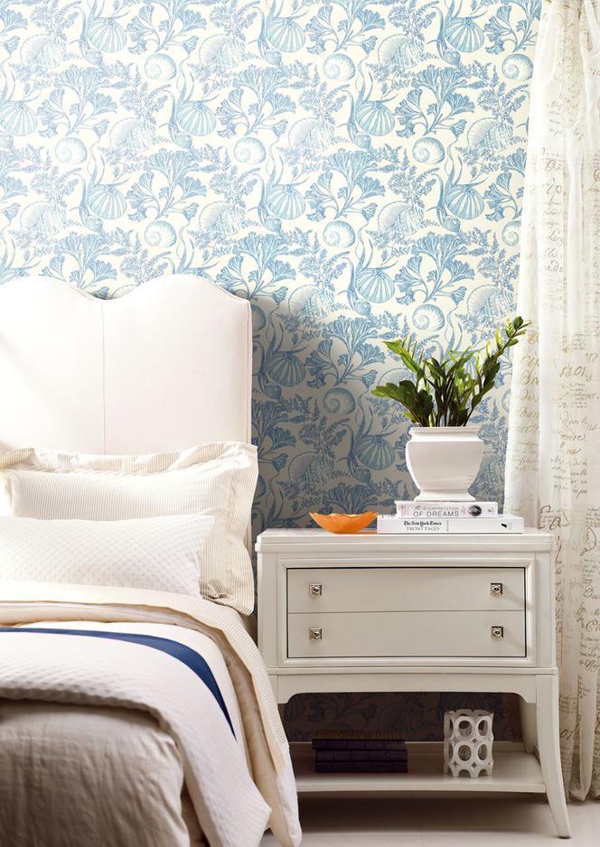 tapeta w sypialni z niebieskim wzorem marynistycznym