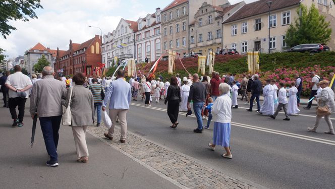 Boże Ciało 2025. Tysiące osób uczestniczyło w olsztyńskich procesjach