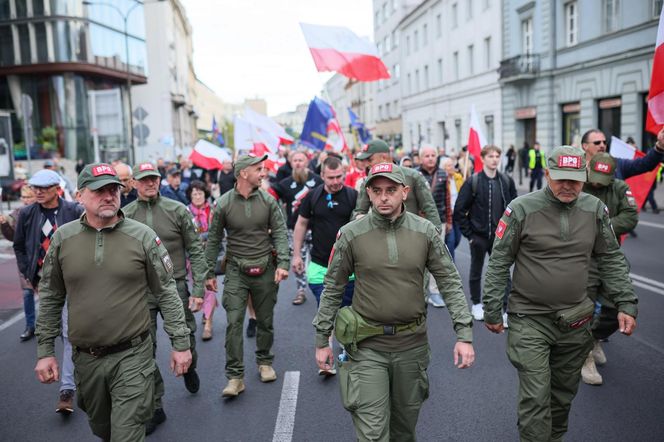 W Warszawie odbył się antyimigrancki marsz i kontrmanifestacja. Pojawiło się kilka tysięcy osób