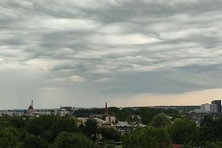 Nawałnice przechodzą przez Polskę. Ciemne chmury nad Białymstokiem