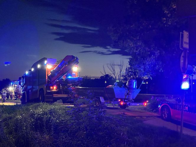 Koszmar pod Warszawą. Ciało zwisało głową w dół z zapory wodnej