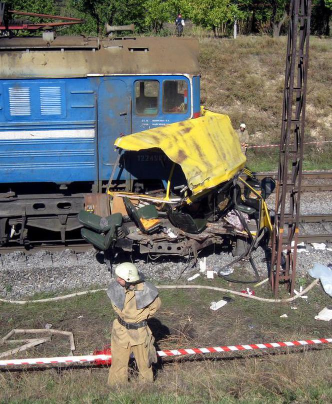 Katastrofa na Ukrainie. Pociąg zmiażdżył autobus 