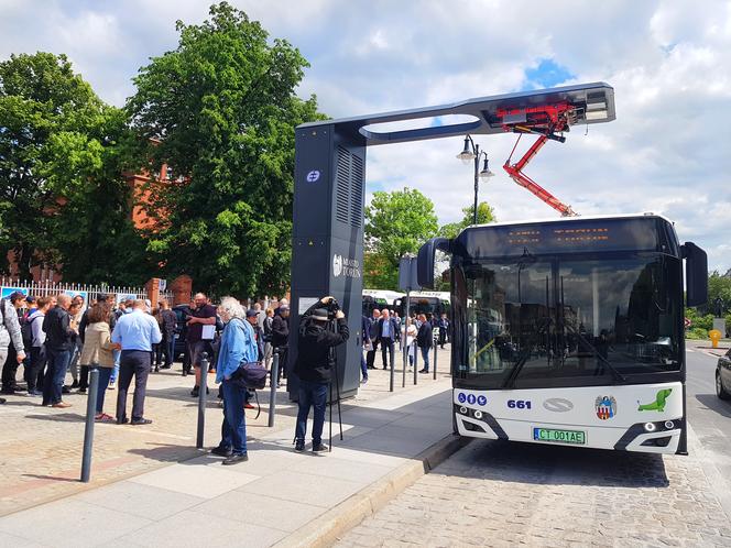 98 lat temu autobusy wyjechały na ulice Torunia. Zobaczcie, jak się zmieniały pojazdy MZK