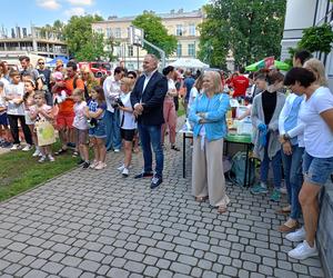 Nowa ławka Gaudiego została uroczyście odsłonięta podczas Pikniku Rodzinnego 2024 w siedleckiej Jedynce