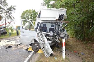 Bielany. 35-letni kierowca busa nie żyje. Mężczyzna zjechał na przeciwległy pas ruchu