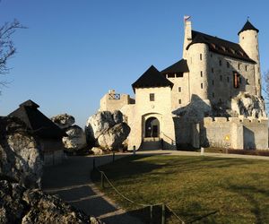 Ten zamek to prawdziwa perła na Szlaku Orlich Gniazd. Jego wnętrza rozbudzają wyobraźnię!