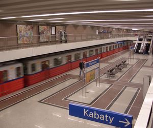 Sparaliżował metro w Warszawie na parę godzin i zniknął. Wciąż trwają poszukiwania 