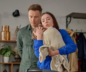 Na Wspólnej odc. 4052. Ania (Sonia Mietielica), Igor (Jakub Wesołowski), syn Jaś (Kazio Wierzbicki)