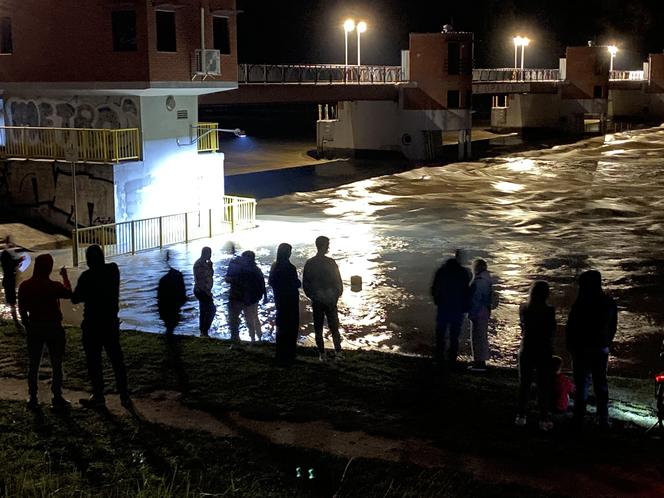 Kulminacja fali powodziowej przyjdzie na Odrze we Wrocławiu około piątku