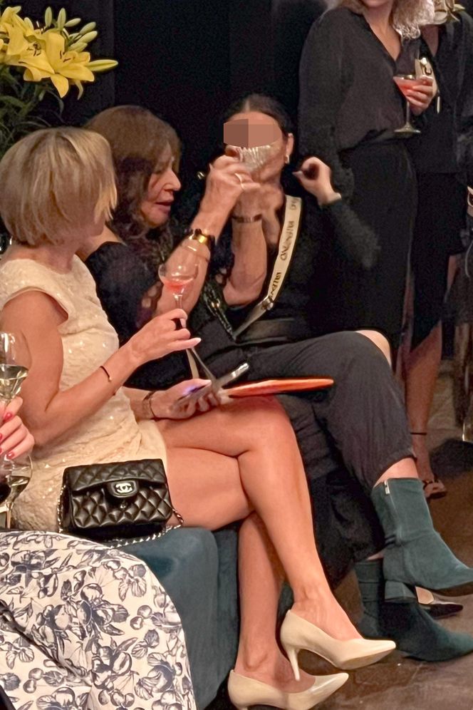 Agnieszka Perepeczko je, pije i tańcuje w środku nocy