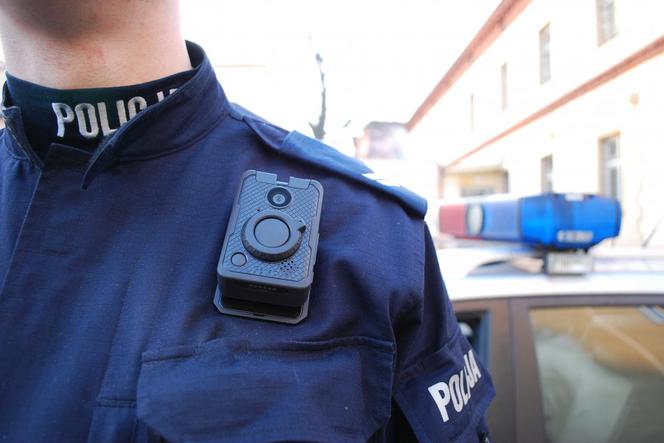 Mundury rzeszowskich policjantów zostały wyposażone w kamery