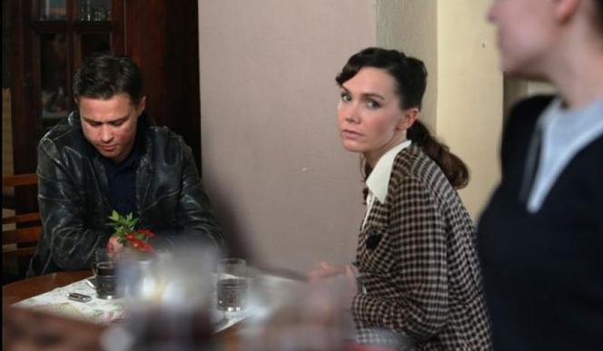 Czas honoru 6 sezon. Bronek (Maciej Zakościelny), Celina (Olga Bołądź)