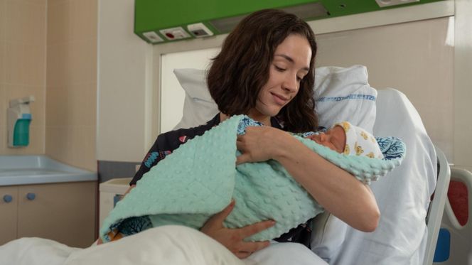 Na Wspólnej odc. 4016: Ania (Sonia Mietielica), synek (Kazio Wierzbicki)