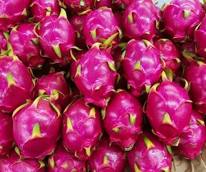 Oto smoczy owoc. Jak jeść pitaję?