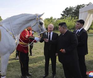  Ten portret Putina wygląda jak z cmentarza!