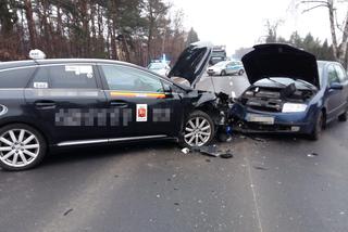 Koszmarny wypadek w Józefowie. Pijany taksówkarz i czwórka rannych