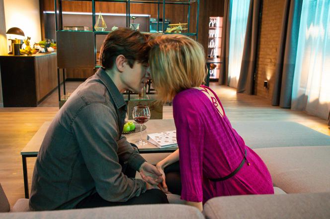 Zakochani po uszy odc. 43. Olga (Dorota Świszczewska), Piotr (Michał Meyer)