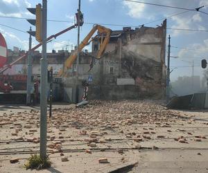 Katastrofa budowlana na Limanowskiego. Rozbierany budynek zawalił się na ulicę