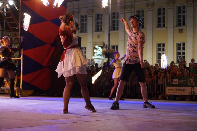 Festiwal Pozytywka 2022. Tłumy bydgoszczan na pokazie ognistej żonglerki! [ZDJĘCIA]