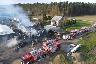 Pożar hal murowanych w Nowinach ZDJĘCIA