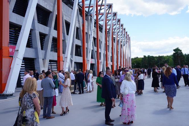 Kongres Świadków Jehowy Białystok 2024. Tłumy wiernych na Stadionie Miejskim