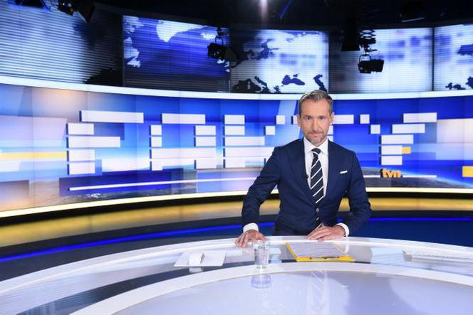Piotr Kraśko prowadzi  "Fakty" TVN