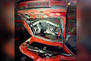 Seicento wpadło w poślizg na łuku drogi i dachowało. W środku 18-latek i pasażerka