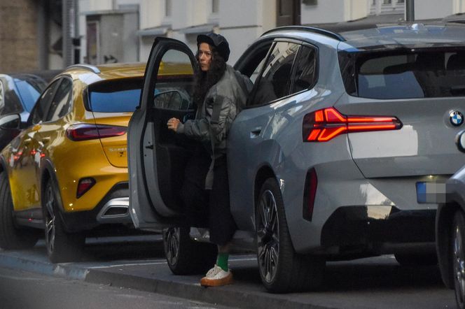 Monika Brodka winko papierosek i taksówka