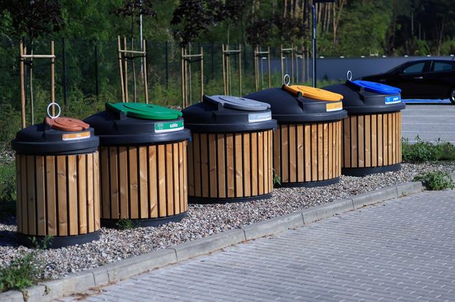  Kosze na śmieci na terenie przedszkola w Bydgoszczy