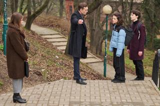 Na Wspólnej odc. 3848: Mariusz Czerski (Mariusz Zaniewski), Ola (Marta Wierzbicka), Amelia (Klementyna Karnkowska), Radek (Jakub Mielczarek)