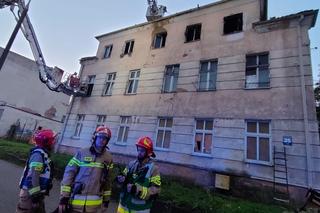   Pożar kamienicy przy ul. Warszawskiej w Olsztynie. Akcja trwała kilka godzin. Zobacz zdjęcia