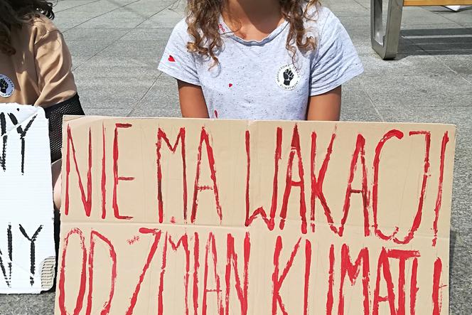 Miał być WIELKI PROTEST! Przyszły... trzy osoby. Porażka strajku klimatycznego