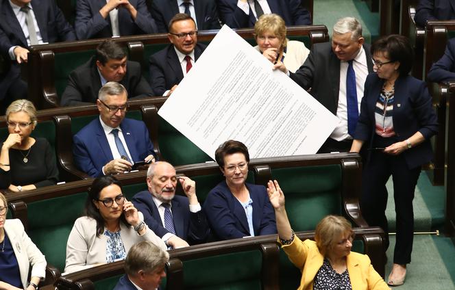 Okrutna karykatura Suskiego. Poseł obśmiał koleżankę z sejmu